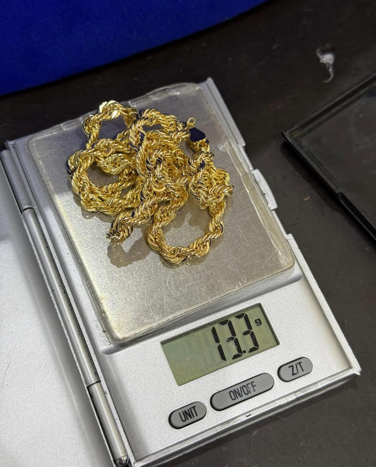 Gold vendor